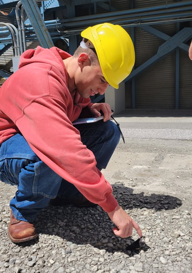 Blase Londo&ntilde;o on site in a hard hat